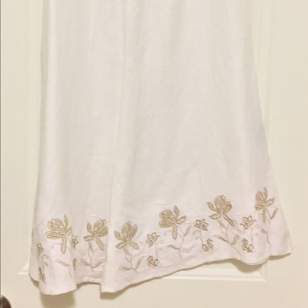Beautiful A-line embroidered skirt!